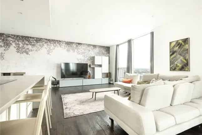 Luxury 4-Bedroom Penthouse in Nine Elms Point