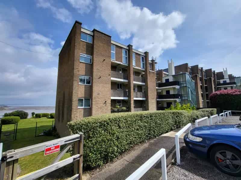 2 Bedroom Maisonette with Water Views