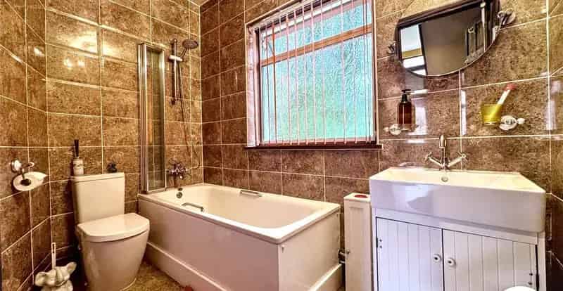 3 4 Bedroom Detached House for Sale in Maidstone