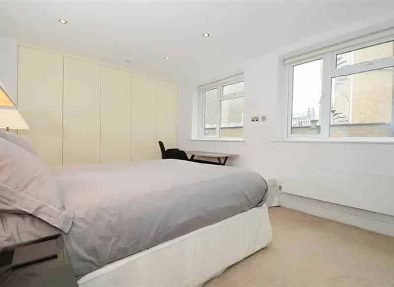 Spacious 2-Bedroom Apartment in SE1 Boutique Development