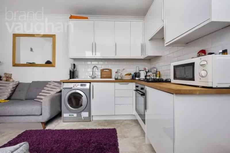 1 Bedroom Flat Near Dyke Road - No Deposit Option