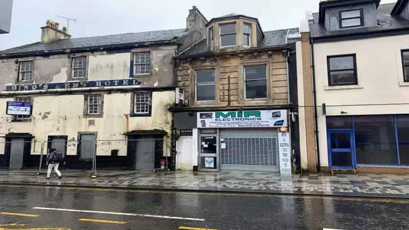 Mid Terrace Two-Story Building with Attic Ideal for Salon and Retail