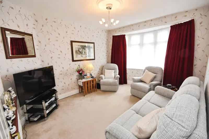 3 Bed House with Garden and Permit Parking