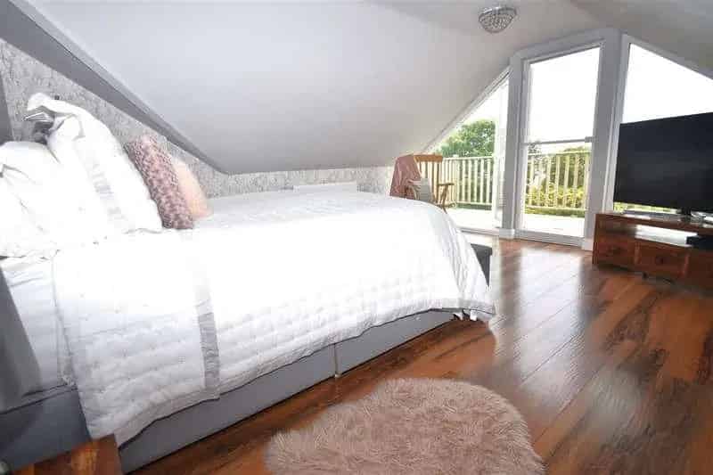 3 Bed Detached Chalet Bungalow with Estuary Views
