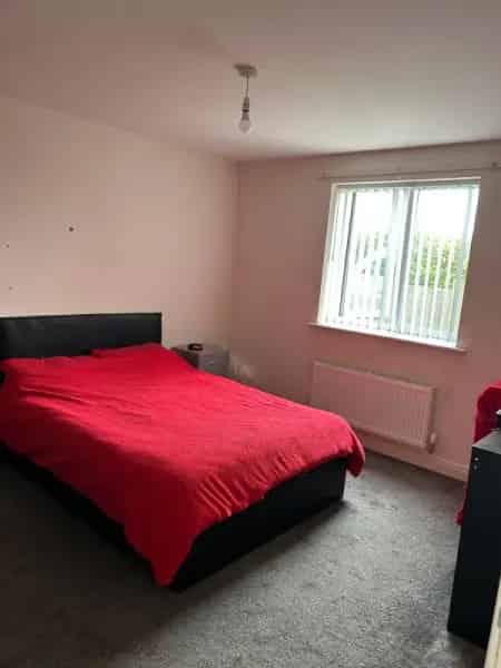 2 Bed Flat New Build Estate Parking Communal Garden