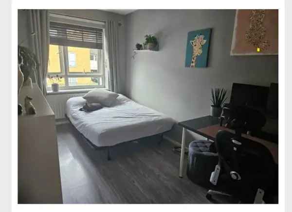 Large 2 Bed House with Garden Parking and Excellent Transport Links