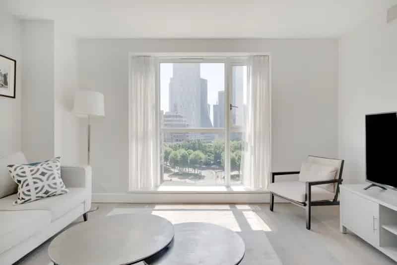 2 Bedroom Apartment Canary Wharf - Premium Riverside Living