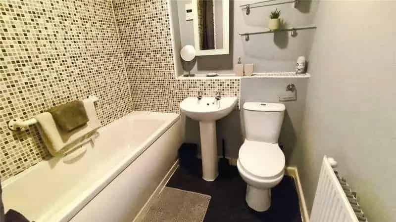 2 bed flat for sale