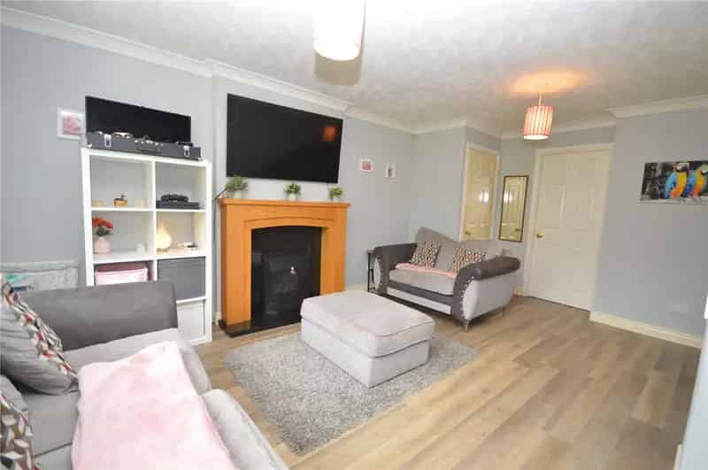 Spacious Family Home Extended Semi Detached House 3 Beds