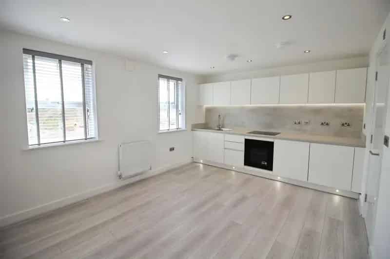 2 Bedroom Townhouse to Rent - Modern, Brand New