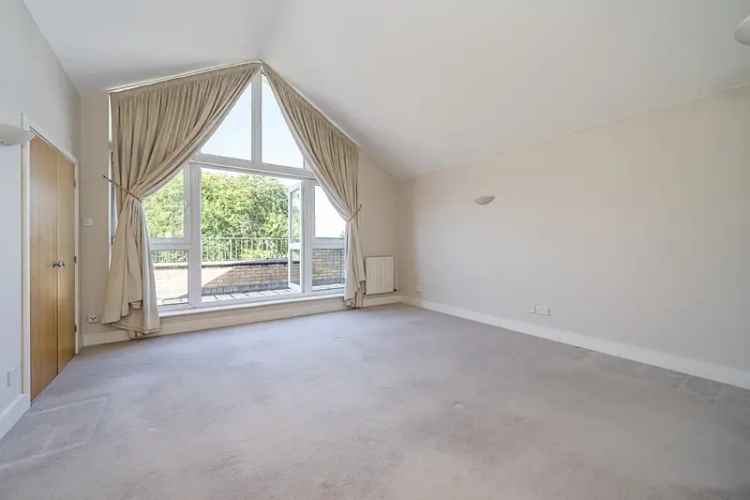 2 Bedroom River View Penthouse Apartment Fulham