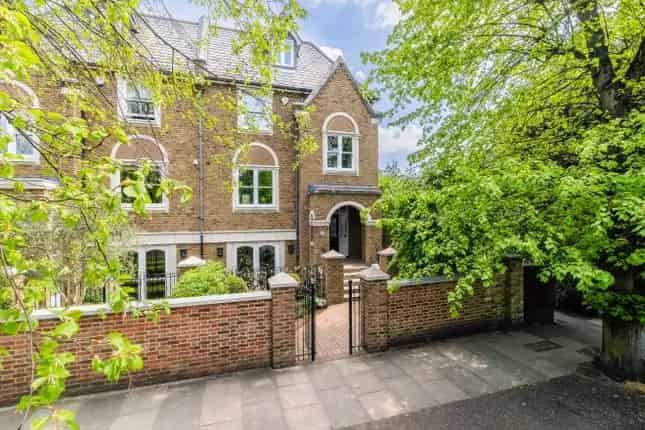 5 Bedroom House for Sale in Blackheath