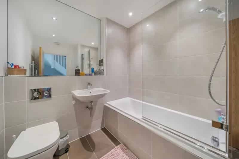 Three Bedroom House in Boulters Meadow Near River Thames