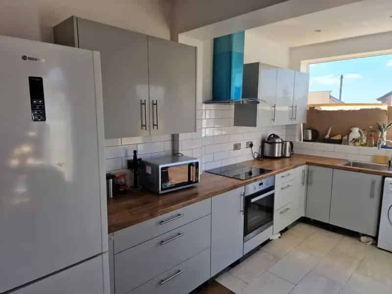 3 Bed Refurbished Family Home with Garden and Parking