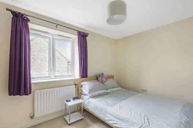 2 Bed House for Sale - Fitted Kitchen, Parking & Garden