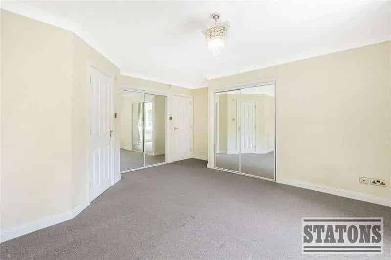 2 bed flat for sale