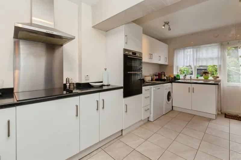 Extended 3 4 Bed Family Home Near Burnham Elizabeth Line Station
