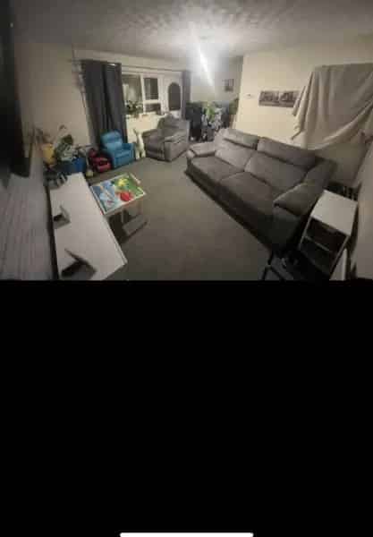 2 Bedroom Maisonette Near Metrolink and Schools