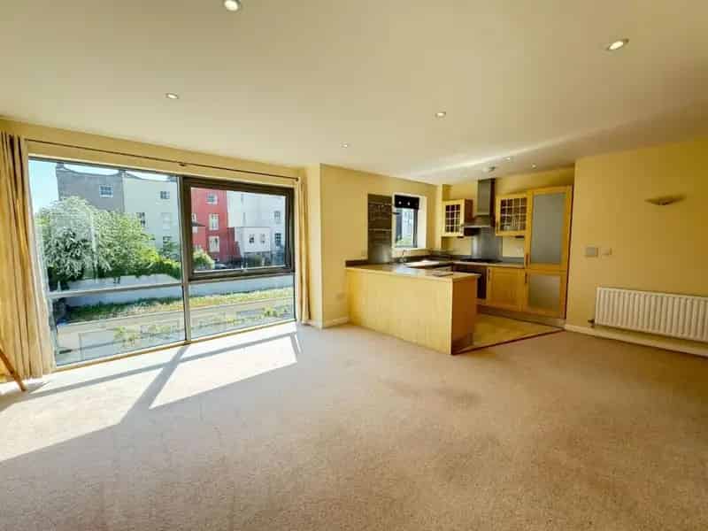1 Bedroom Apartment Harbourside Bristol