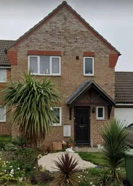 3 Bed Semi Detached House with Wet Room and Garage