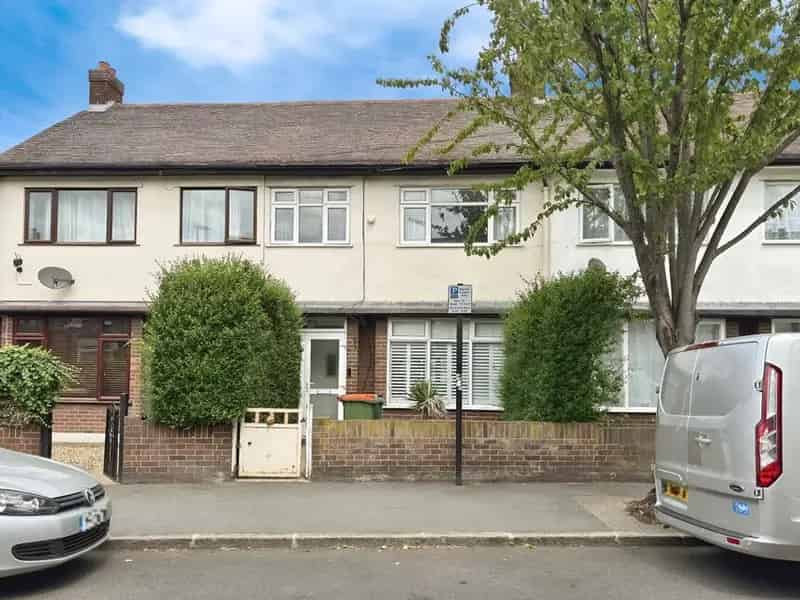 3 Bedroom Mid Terrace House for Sale London E15