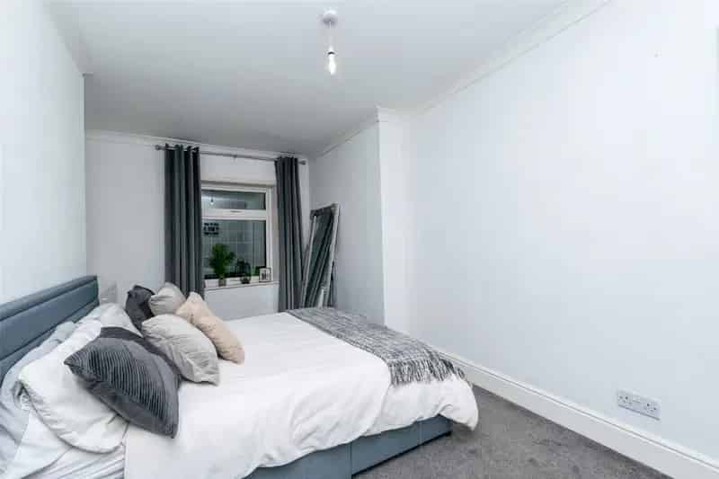 Charming End Terrace House Near Leeds and Bradford