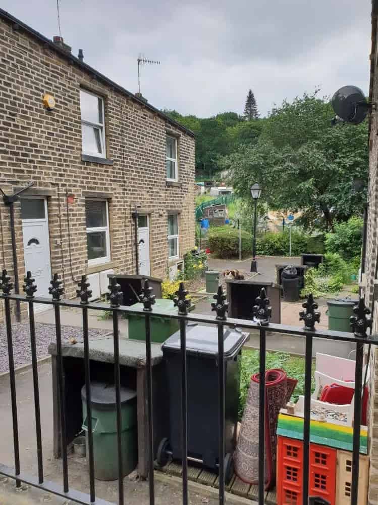 House Near Huddersfield Town Centre with Parks