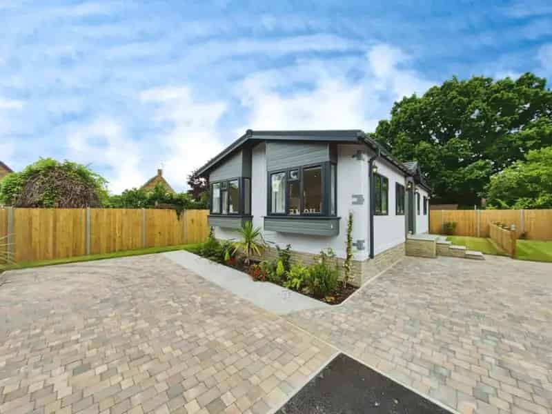 2 bed property for sale