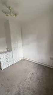 1 Room Flat All Bills Inclusive London IG6