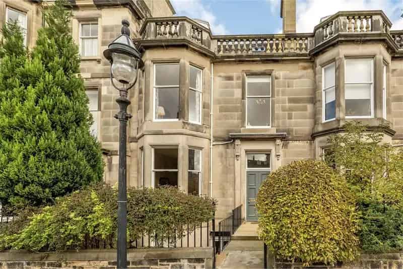 4 Bed Flat - Double Upper with 2 Reception Rooms