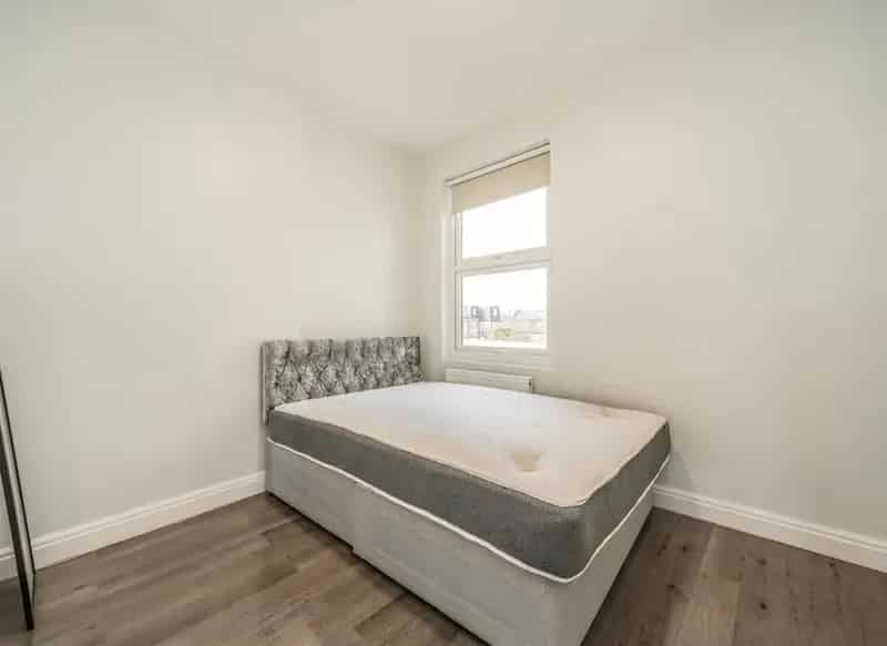 First Floor One Double Bedroom Period Conversion Near South Park Gardens