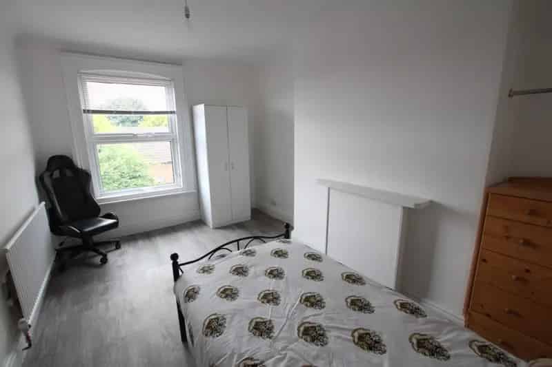 1 Bedroom Flat To Rent Available 13062025