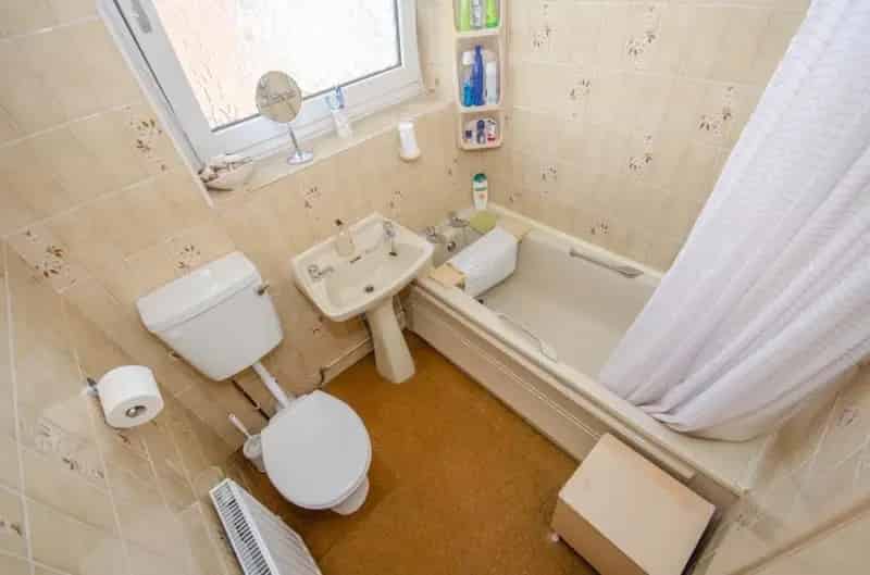 3 Bed Semi-Detached House For Sale Corner Plot Garage Garden