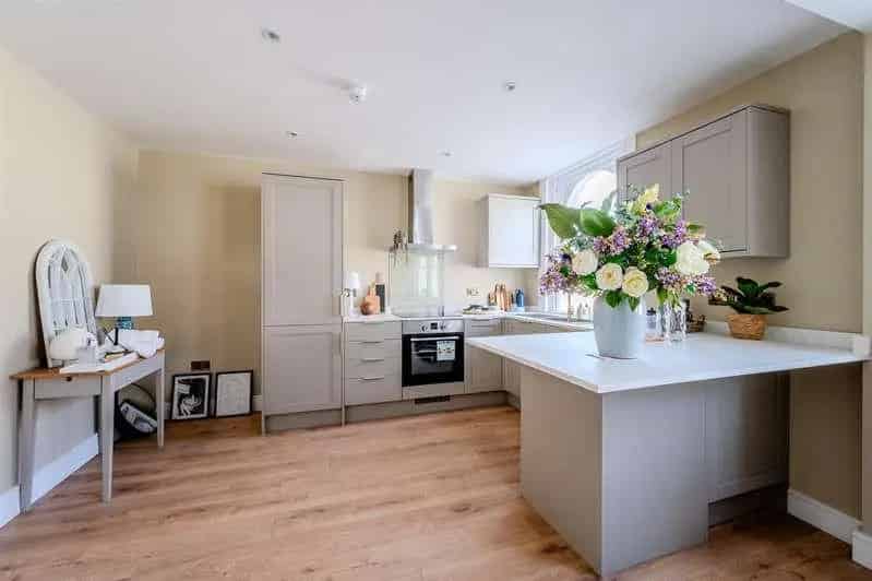 2 Bed Flat for Sale near Eastbourne Seafront