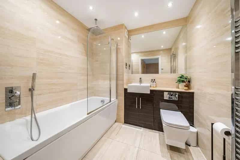 3 Bed 2 Bath Garden Flat 1014 sq ft Parking