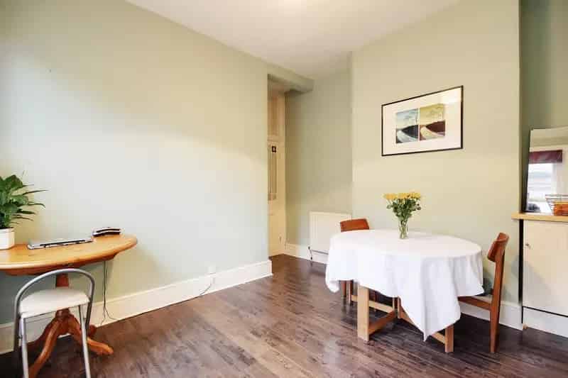 2 Bedroom Flat House to Rent Bowes Park