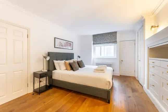 3 Bedroom Duplex Flat for Sale in Kensington London