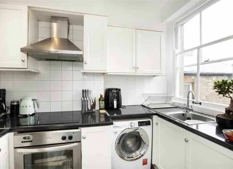 Flat For Sale , High Street, London, England