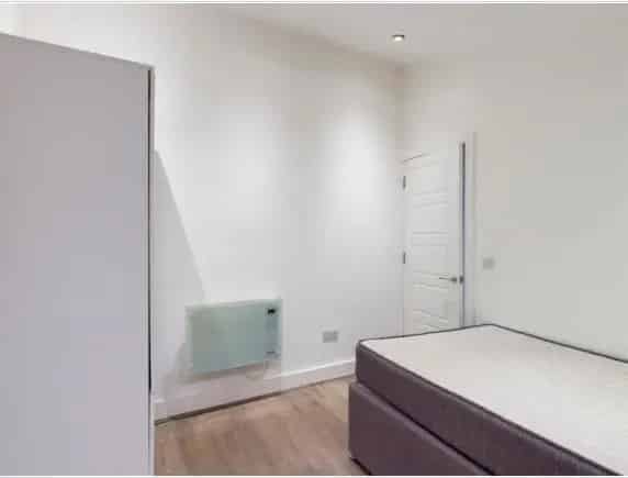 1 Bedroom Furnished Apartment Near Swansea City Centre