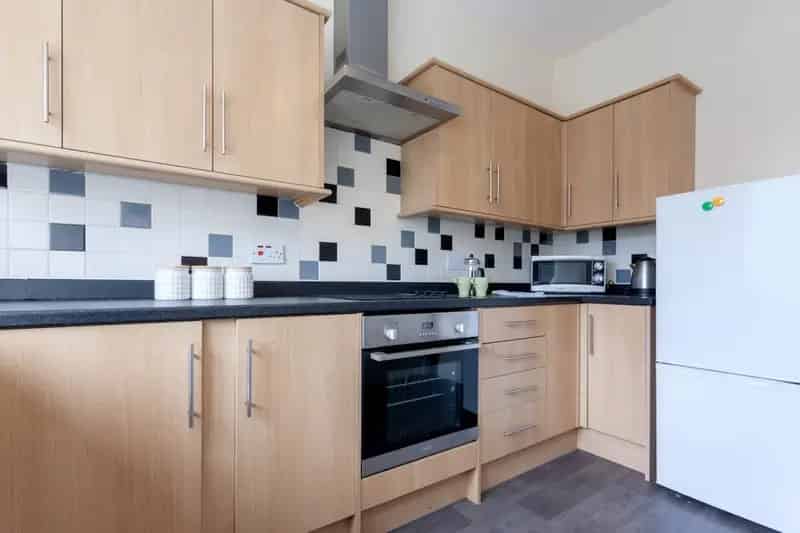 Aberdeen University HMO Licensed 3 Double Bedroom Flat