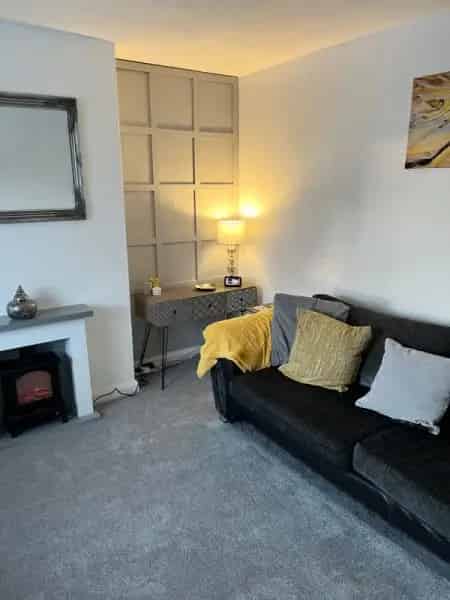 3 Bedroom House Near M6 - New Kitchen, Garden, Schools