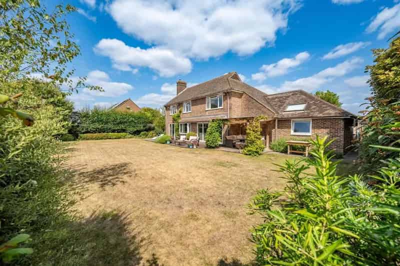 4 bed house for sale