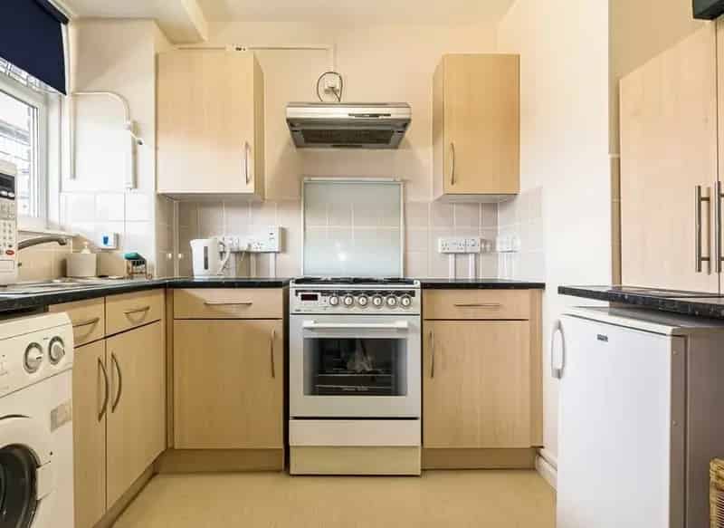 1 Bedroom Flat Hammersmith Central - Spacious Living Balcony