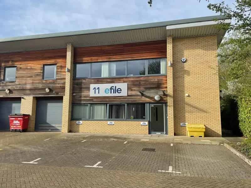 4306 sqft End Terrace Business Unit with Mezzanine For Sale