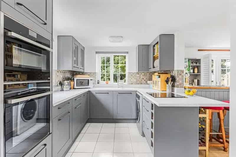 3 Bed House For Sale Modern Kitchen Family Bathroom Garden