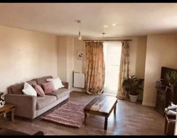 Flat For Rent in Bridgwater, England