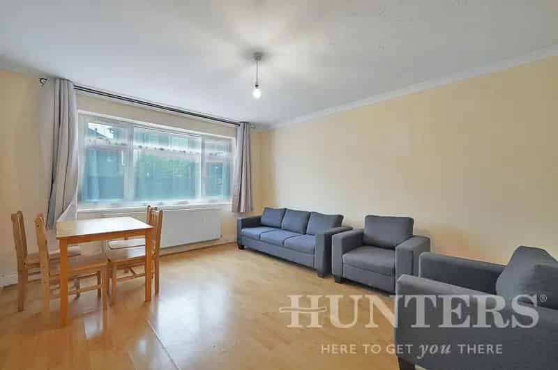 3 Bedroom House To Let 905 SQ FT Near Edmonton Green Station