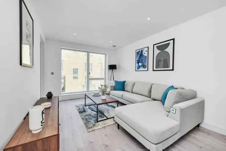 Flat For Sale in London, England