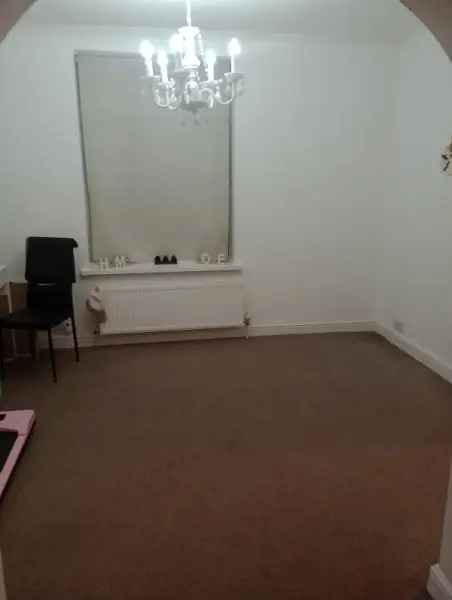 3 Bed House Large Garden Near Amenities Modern Home Sutton Epsom Banstead