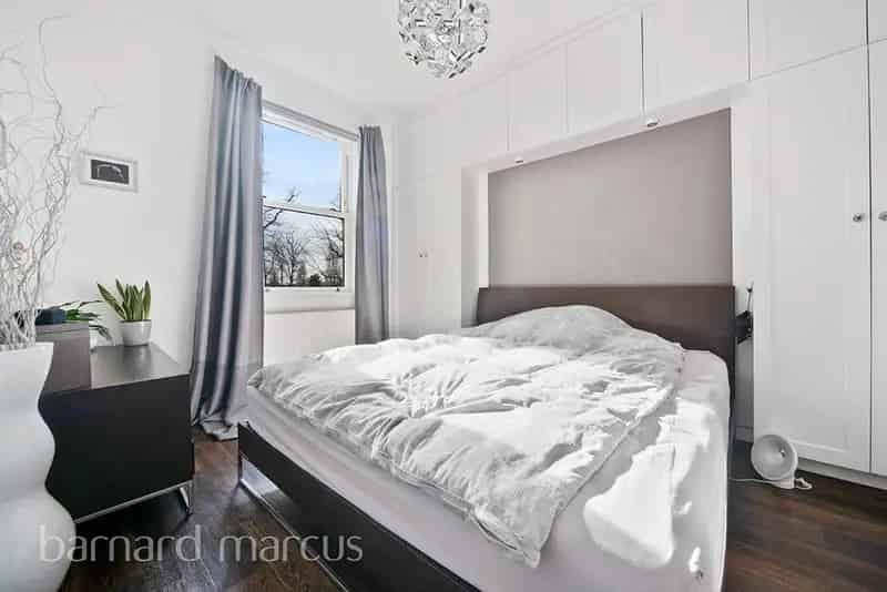 Three Bedroom Penthouse Apartment Ifield Road Pet Friendly